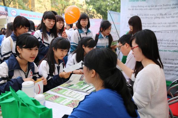 Thông tin các trường xét tuyển học bạ tại Hà Nội và TPHCM