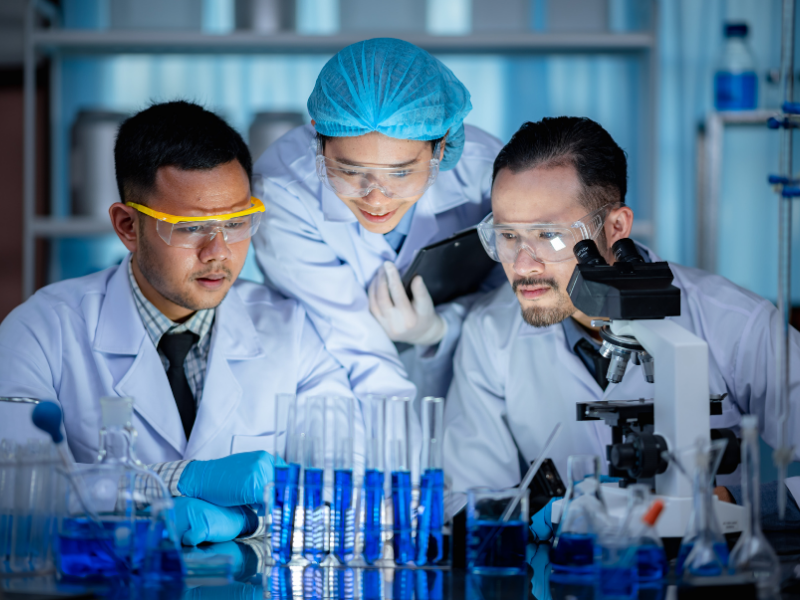 Cơ hội việc làm của ngành Xét nghiệm Y học ra sao? Có dễ xin việc không