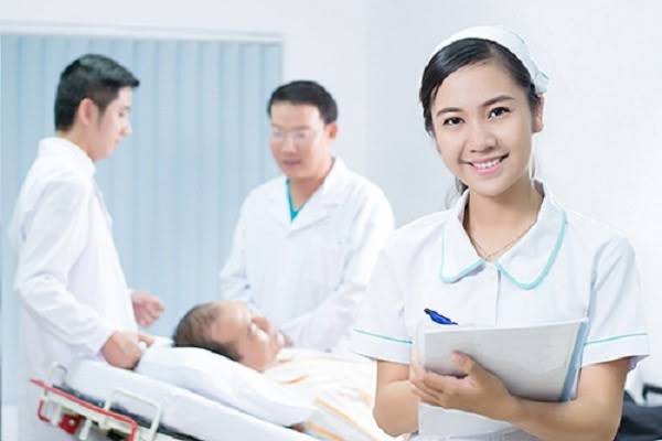 Học Điều dưỡng có cần giỏi Hóa không? Giải đáp chi tiết cho thí sinh